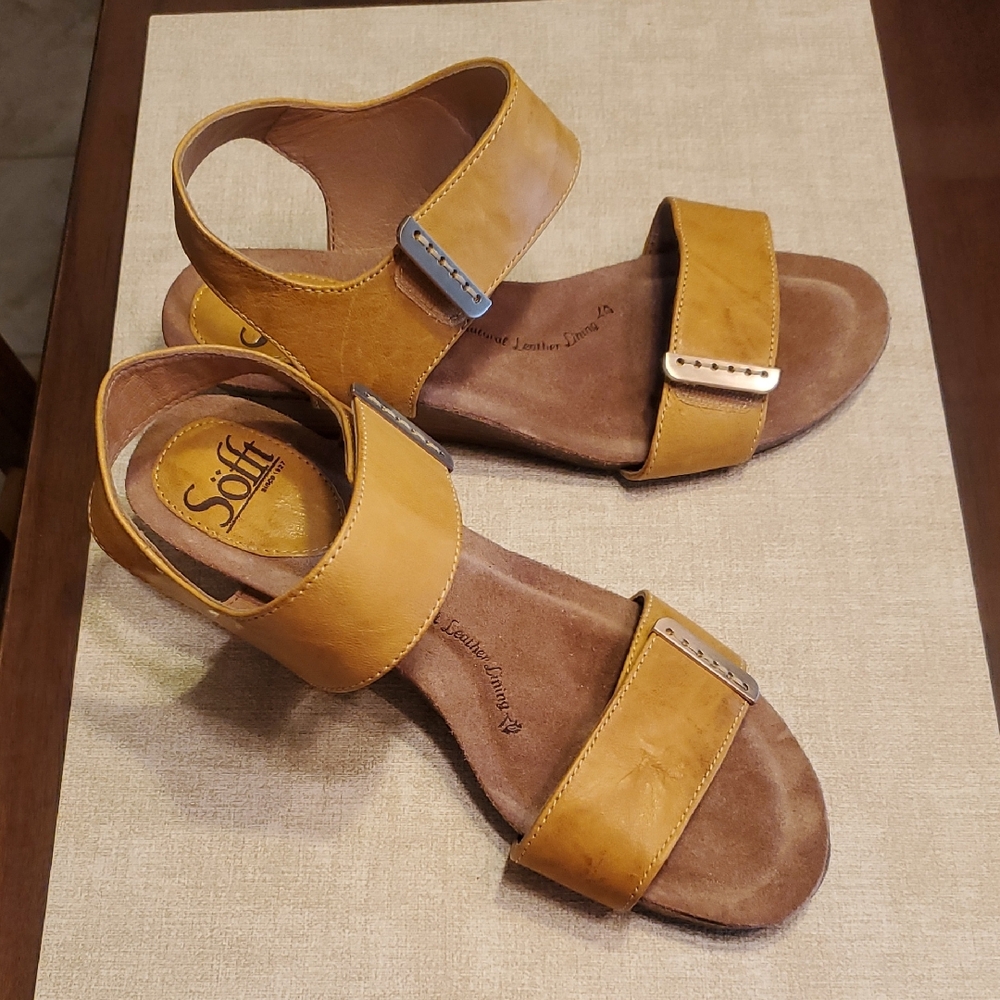 Sofft Women's Mustard Sandals Size 8
